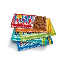 4 אריזות של טוני שוקולונלי בצבעי כתום, ירוק,תכלת וכחול סגורות ומעליהן אריזה פתוחה (כשרואים את השוקולד) בצבע אדום